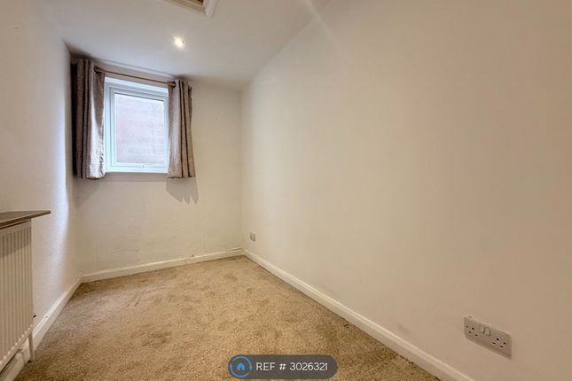 Flat, Clapham Road, Bedford photo 5