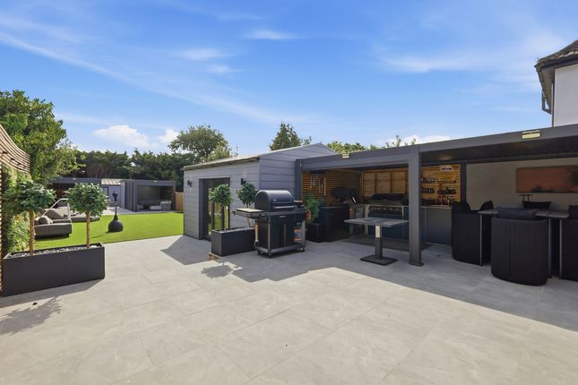 54, Weir Gardens, Rayleigh photo 4