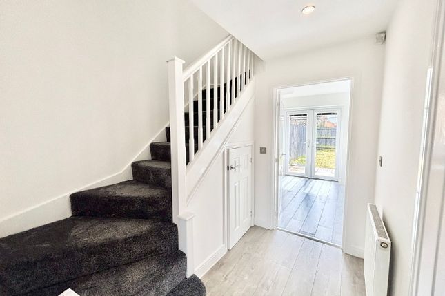 13, Lingholme Drive, Rochdale photo 3