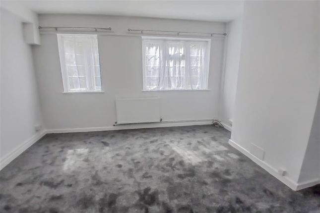 Oakfield Court, Brent Cross photo 3