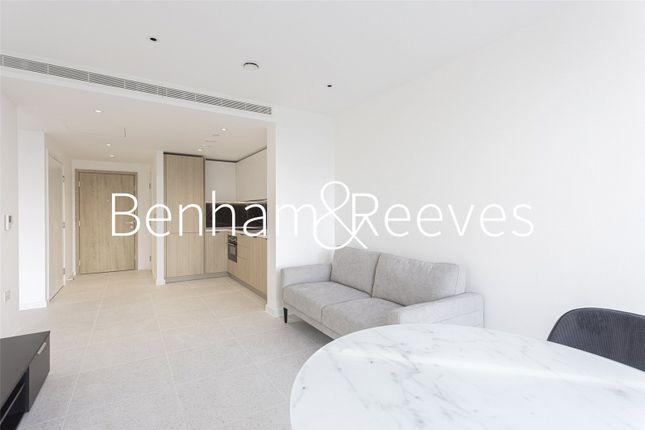 Apartment 2507, Bouchon Point, 7, Cendal Crescent, London photo 4
