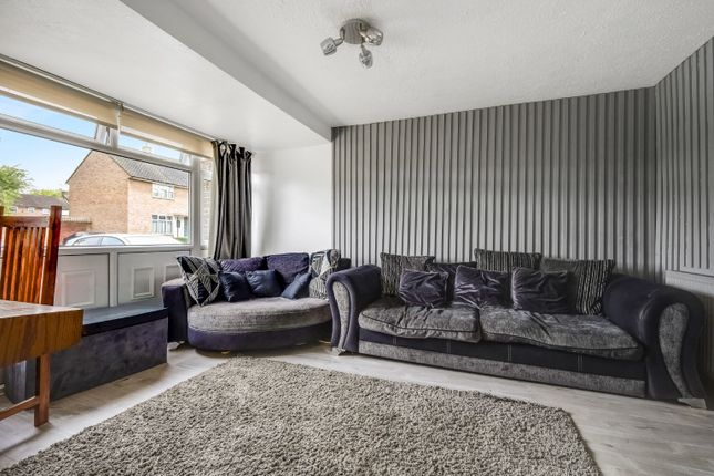 36 Ardleigh, Basildon, Essex photo 2