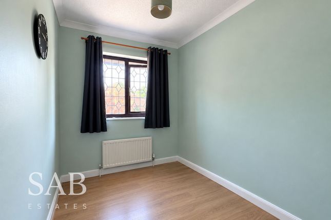 4 Kimberley Close, Slough photo 5