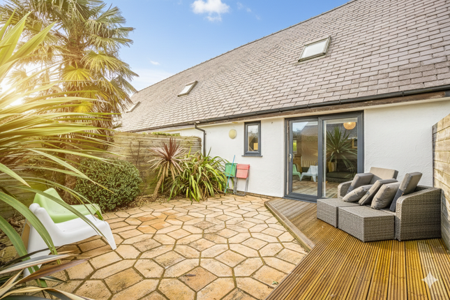 237, Cae du Village, Pwllheli photo 3