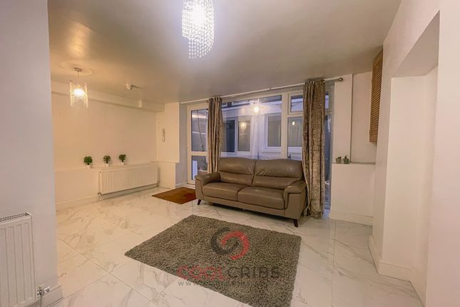 1-bed flat on Stanmore Street, London, £375,000