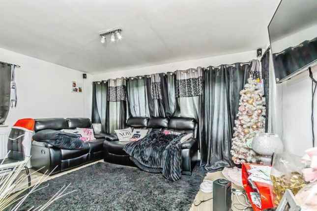 4, Bramble Close, Croydon photo 5