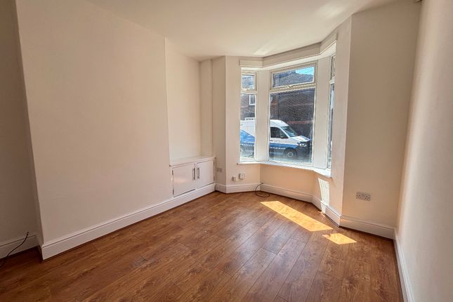 4 Hughestead Grove, Liverpool photo 3