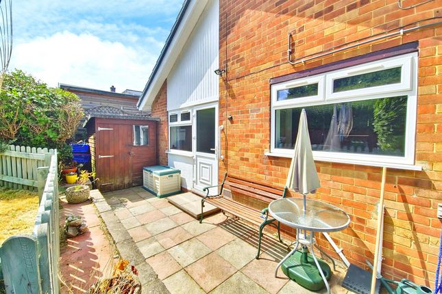 5, Deepdale Close, Burton-on-Trent photo 2