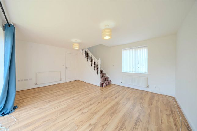 2, Oaklands Close, Leeds photo 3