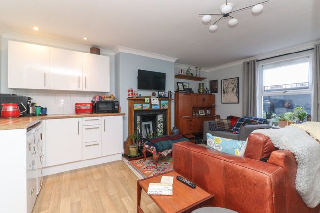Flat 1, 82, Grosvenor Place, Kent photo 3