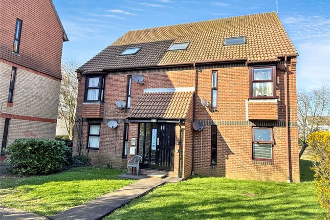 Studio flat on 53,, Alexander Close, Barnet, £135,000
