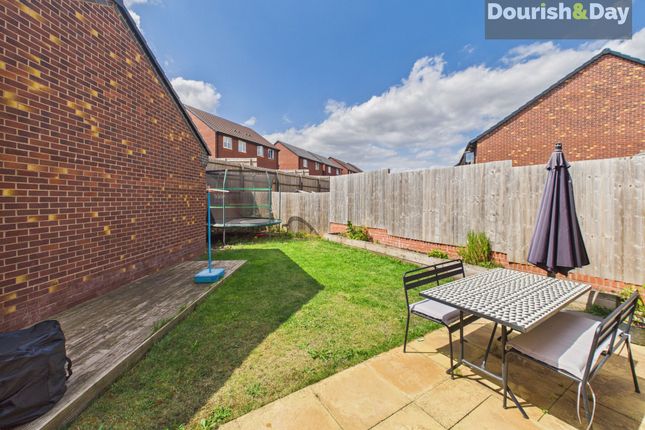 2 Hylton Road, Stafford photo 4