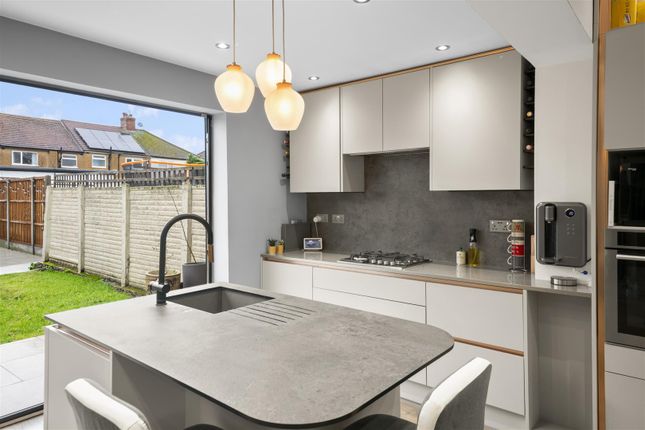 52, Clyfford Road, Ruislip photo 4