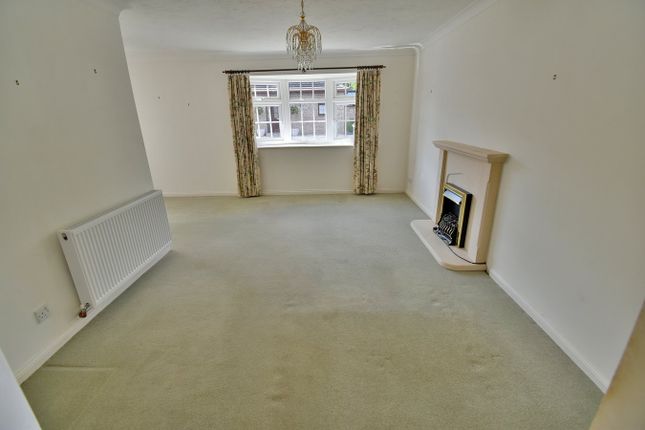 39, Brabourne Avenue, Ferndown photo 4
