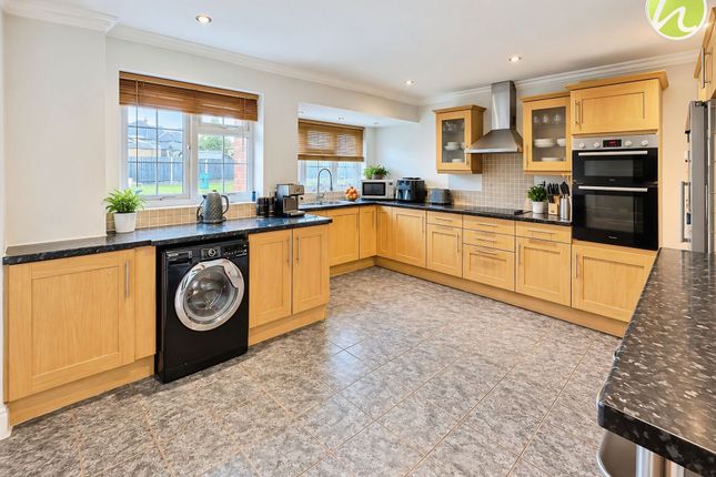 7 Warrene Close, Stanford-Le-Hope photo 5