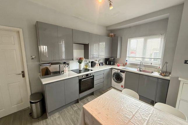 65a, Leighton Road, Wing photo 3