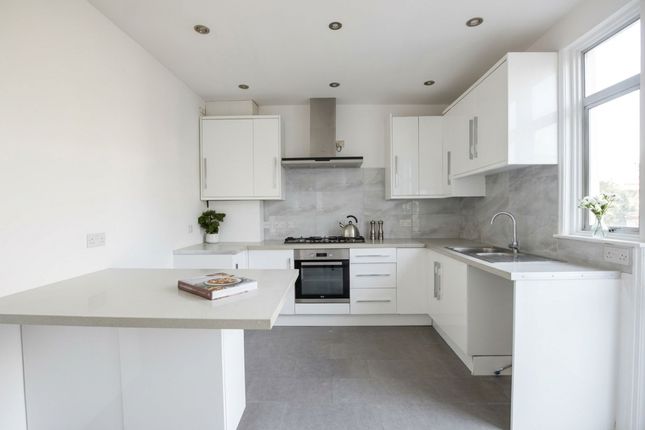 113 Upney Lane, Barking photo 3