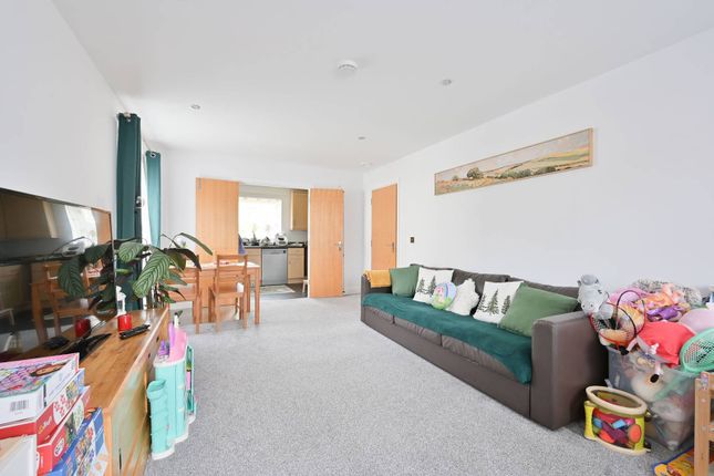 Osprey Lane, South Harrow photo 4