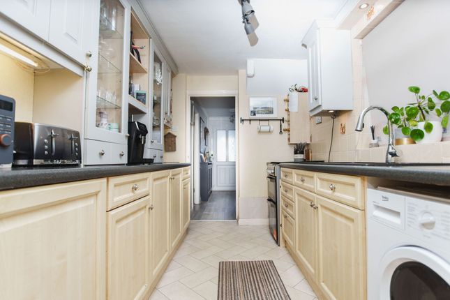 37 Winsford Crescent, Stafford photo 3