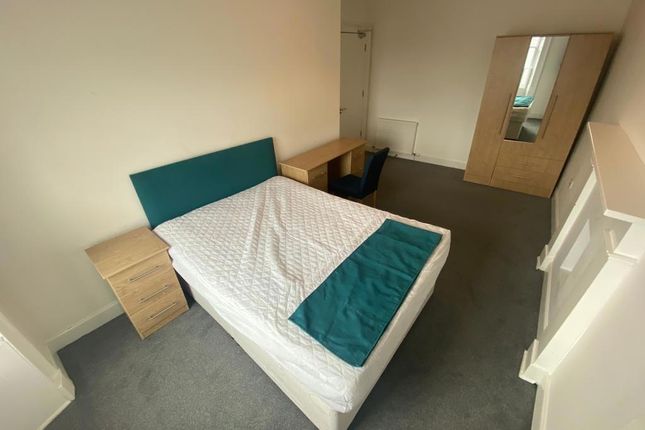 Flat C, 94, Nethergate, City Centre photo 5