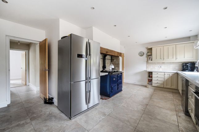 7, Shortheath Crest, Farnham photo 3
