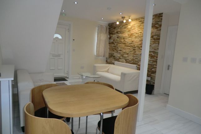 Charter Avenue, Coventry photo 5