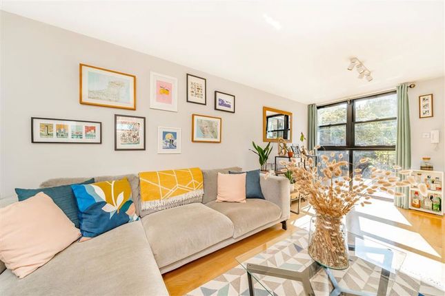 Flat 10, Longleat House, 18, Rampayne Street, London photo 4