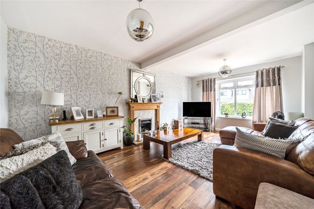 68, Mount Pleasant Close, Surrey photo 3