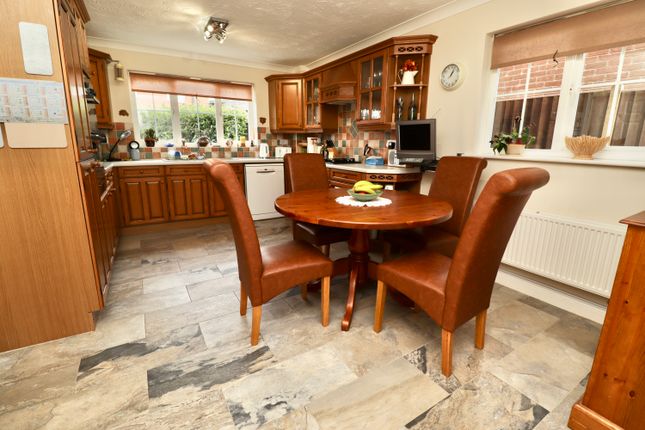 36, Manor Rise, Lincoln photo 2