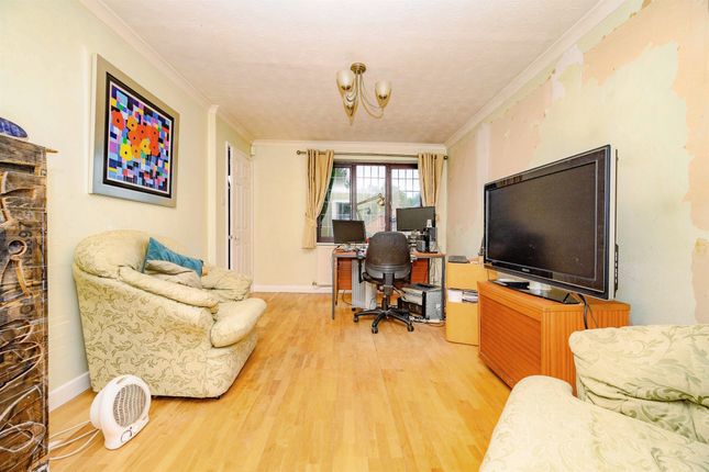 10, Hunters Oak, Hemel Hempstead photo 2