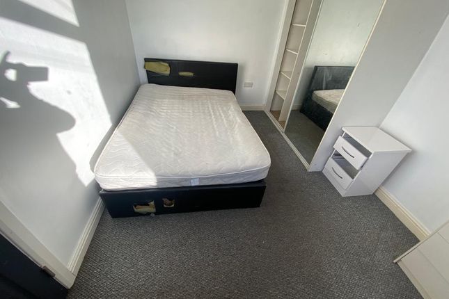 Room to rent in Farrar Street, Barnsley