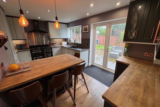 22, Rosehip Rise, Bradford photo 2