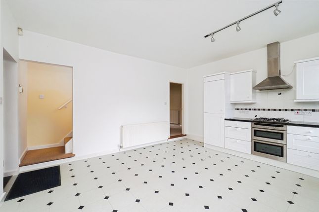 2, Thornton Close, Nottingham photo 3