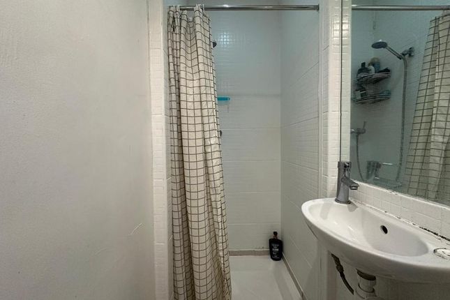 Room 1, Carlisle Avenue, London photo 3