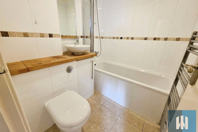138, Park Lea, Huddersfield photo 3
