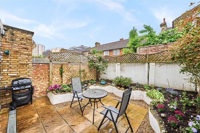 Thumbnail Flat for sale in Grantham Road, London