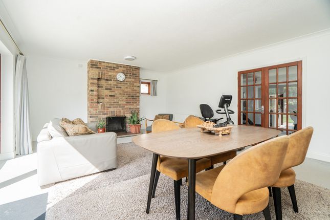 18, Redland Drive, Milton Keynes photo 4