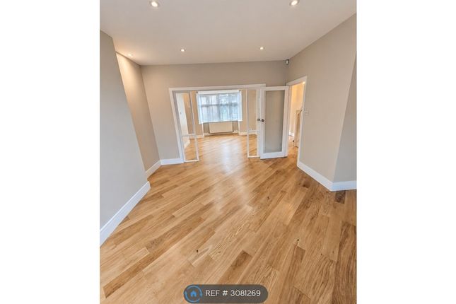Colliers Wood, London photo 3