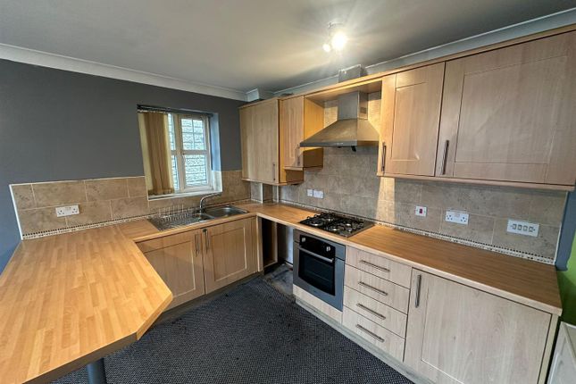 107, Woolcombers Way, Bradford photo 4