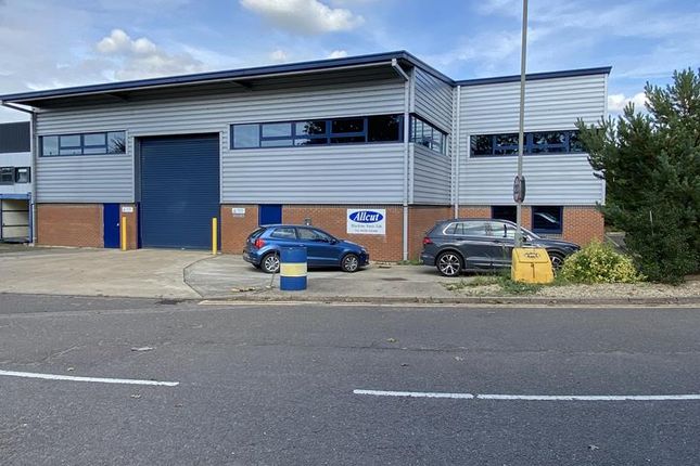 Light industrial to let in Triangle Business Park, Quilters Way, Stoke Mandeville, Aylesbury, Buckinghamshire