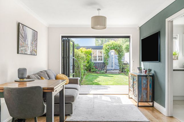 12, Larkfield, Cobham photo 4