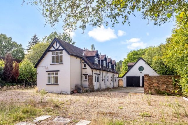 Yalding, Balcombe Road,, Horley photo 2