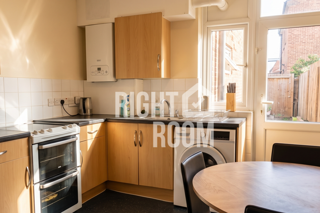 35 Tynemouth Road, London photo 2