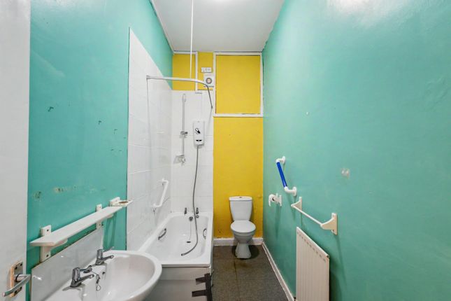Flats A, B & C, 37 Diamond Street, Saltburn-by-the-Sea photo 3