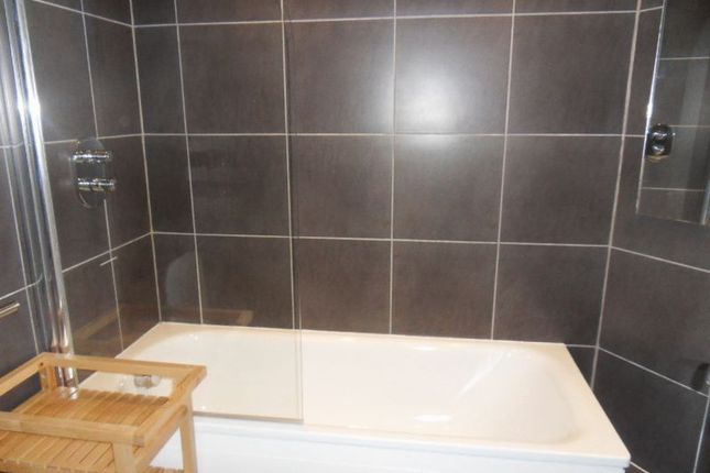 Flat E,Woodpark Court, Woodgrange Avenue, Harrow photo 4