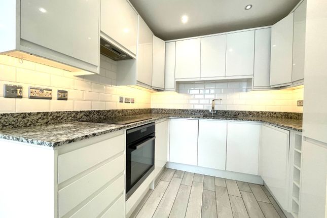 Flat 3, 119 High Street, Essex photo 2