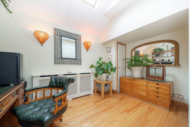 30, Grange Avenue, Twickenham photo 4