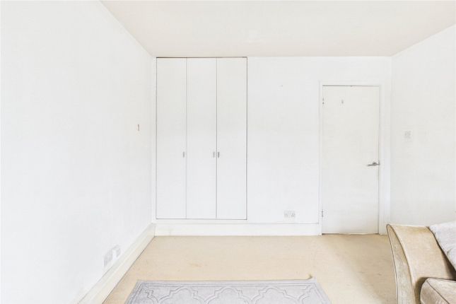 15, Beechcroft Close, London photo 3
