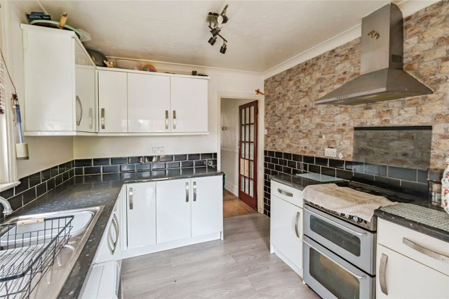 97, Upper Yarborough Road, Isle of Wight photo 4