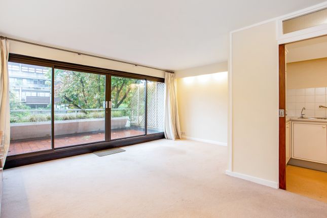 Flat to rent in Park Steps, St George's Fields, London